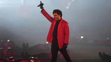 Llueven críticas a The Weeknd por "aburrida presentación" en Superbowl