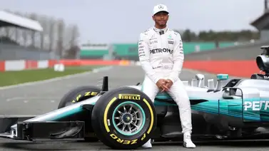 Hamilton renueva un año con Mercedes Hamilton renueva un año con Mercedes