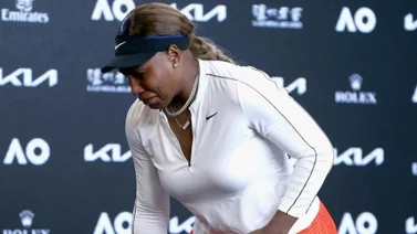 Serena Williams no puede contener las lágrimas y abandona la rueda de prensa