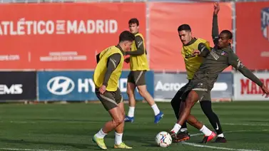 El Atlético vuelve al trabajo con los suplentes y sin recuperar efectivos El Atlético vuelve al trabajo con los suplentes y sin recuperar efectivos