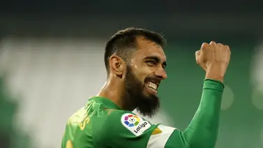 Borja Iglesias da el triunfo al Betis con un penalti en el tramo final Borja Iglesias da el triunfo al Betis con un penalti en el tramo final