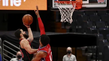 Raptors vencen a Sixers con recital de VanVleet