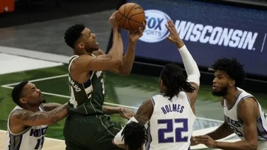 Antetokounmpo tiene doble-doble en victoria de los Bucks