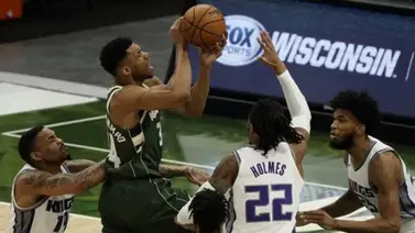 Antetokounmpo tiene doble-doble en victoria de los Bucks Antetokounmpo tiene doble-doble en victoria de los Bucks
