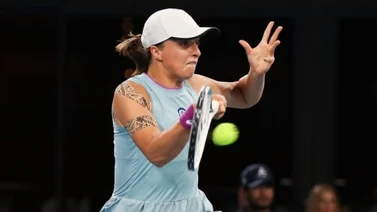 Swiatek consigue el segundo título de su carrera en Adelaida