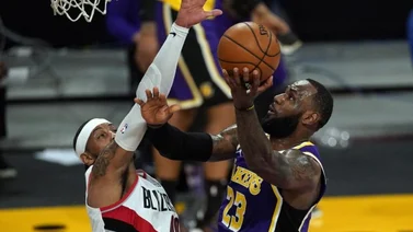 James y Schroder resucitan a los Lakers