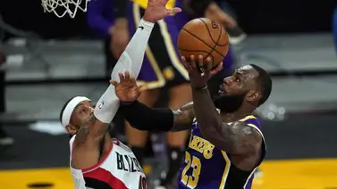 James y Schroder resucitan a los Lakers James y Schroder resucitan a los Lakers