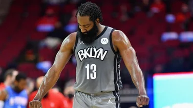 Harden logra triple-doble y abucheos contra su exequipo de Rockets