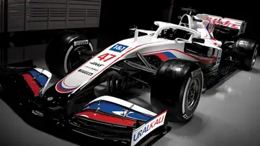 El equipo estadounidense Haas con la bandera rusa para Schumacher y Mazepin El equipo estadounidense Haas con la bandera rusa para Schumacher y Mazepin