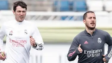 Hazard pisa el césped a tres días del derbi Hazard pisa el césped a tres días del derbi