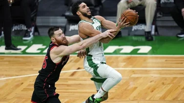 Tatum lidera triunfo de Celtics ante los diezmados Raptors