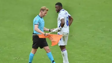 Un dron cae en San Mamés con un mensaje contra la Eurocopa Un dron cae en San Mamés con un mensaje contra la Eurocopa