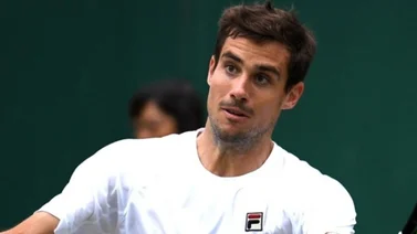 Pella cae temprano del Abierto de Cerdeña