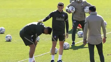 Suárez sufre molestias en el entrenamiento; Savic, Joao y Carrasco, al once Suárez sufre molestias en el entrenamiento; Savic, Joao y Carrasco, al once