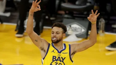 Stephen Curry vuelve a superar los doscientos triples en una temporada