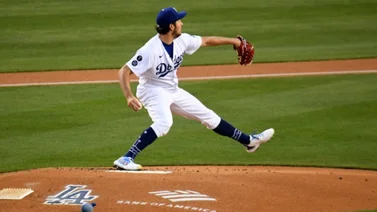 Bauer domina con su serpentina a los Rockies