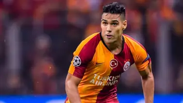 Falcao; fuera del hospital donde se operó de una fractura facial Falcao; fuera del hospital donde se operó de una fractura facial