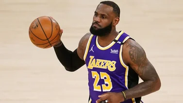 Lakers anuncian baja de James para el partido de esta noche ante Nuggets