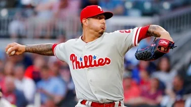 Velasquez domina y Filis derrota a los Cerveceros