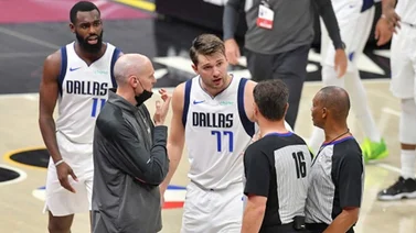 Mavericks ganan a pesar de expulsión de Doncic