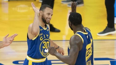 Curry pierde duelo con Clarkson, pero Warriors ganan a Jazz