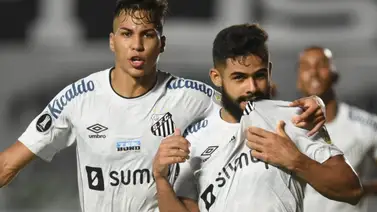Santos gana y desaloja a Boca del segundo lugar en el Grupo C Santos gana y desaloja a Boca del segundo lugar en el Grupo C