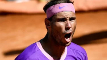 Nadal anula dos bolas de partido ante Shapovalov y se planta en cuartos