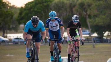Clever Martínez le dará a todo pedal en torneo en Florida