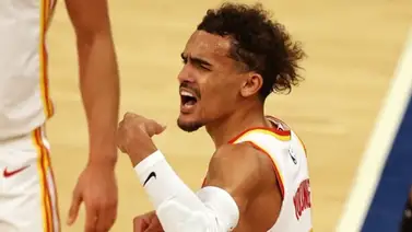 Young pone a los Hawks a un triunfo de las semifinales Young pone a los Hawks a un triunfo de las semifinales