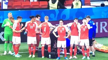 Christian Eriksen se desploma en pleno partido y tratan de revivirlo en el campo(+Video) Christian Eriksen se desploma en pleno partido y tratan de revivirlo en el campo(+Video)