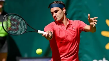 Roger Federer comienza con victoria tras su abandono en Roland Garros