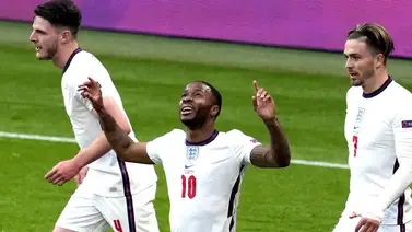 Inglaterra lidera con lo justo Inglaterra lidera con lo justo