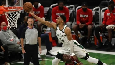 Bucks toma revancha y aplastan a los Hawks de Trae Young