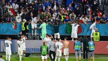 Miles de italianos salen a la calle para celebrar el pase a la final Miles de italianos salen a la calle para celebrar el pase a la final