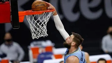 Los Grizzlies negocian con los Pelicans la salida de Valanciunas por Adams y Bledsoe