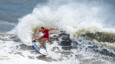 La estadounidense Carissa Moore logra el primer oro olímpico femenino en surf