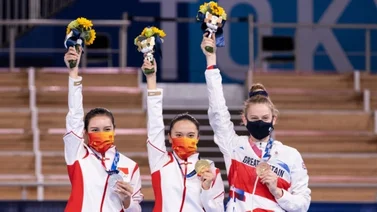Gimnastas chinas se reparten oro y plata en trampolin