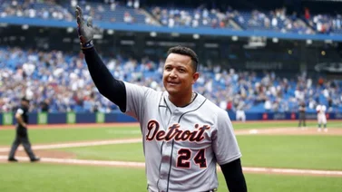 Peloteros y personalidades felicitan a Miguel Cabrera