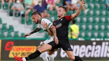 El Elche resiste el acoso y frena al Sevilla El Elche resiste el acoso y frena al Sevilla