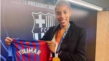 Barcelona le entregó una camiseta con su récord mundial a Yulimar Rojas
