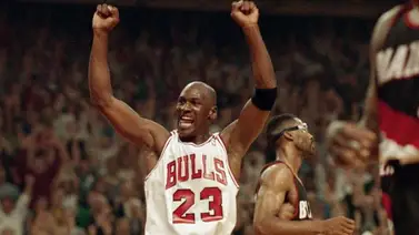 Michael Jordan entre los primeros diez de los cincuenta mejores en la historia Michael Jordan entre los primeros diez de los cincuenta mejores en la historia