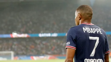 Mbappe eclipsado por Messi en la tienda del PSG de los Campos Elíseos