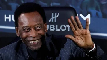 Pelé sigue su recuperación y "conversa activamente" tras extracción de tumor