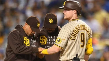 Jake Cronenworth se fractura un dedo y prende las alarmas en San Diego