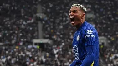 El Chelsea atropella al Tottenham y es líder El Chelsea atropella al Tottenham y es líder