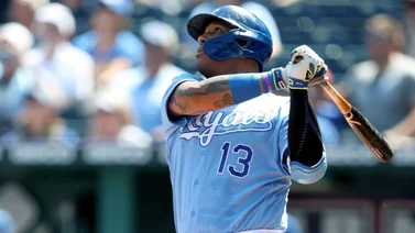 Salvador por encima de Javy López y Mike Piazza