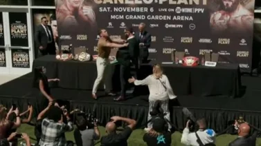 Canelo se va a los golpes fuera del cuadrilátero