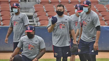 LVBP comienza a regar y delinear el terreno de juego