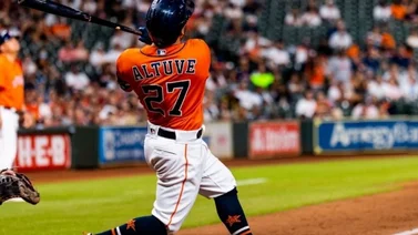 Altuve guía el triunfo de los Astros