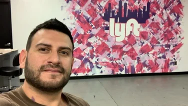 Ruggery Sánchez es contratado por Lyft para realizar murales en sus instalaciones
